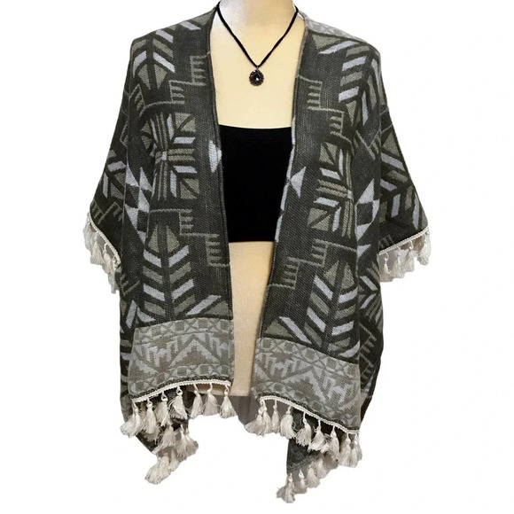 Accessory St. NWT Aztec Poncho-Ruana Women OS - Picture 1 of 8